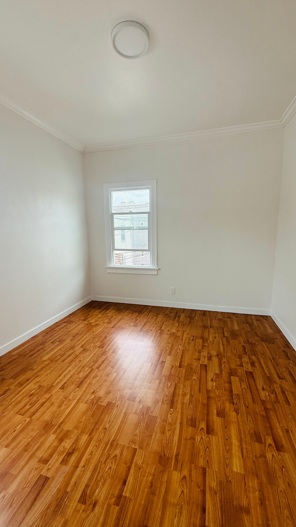 Building Photo - 4760 1/2 Lexington Ave