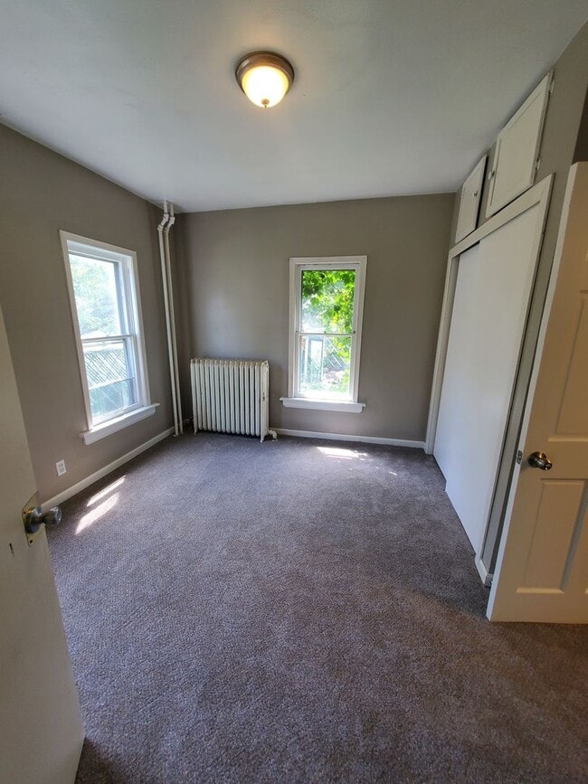 Building Photo - 4 Bedroom Single Family