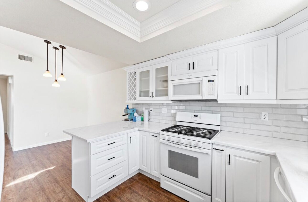 Building Photo - 35 Fleurance St