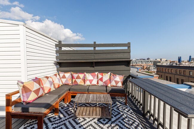 Building Photo - 1726 Aliceanna St