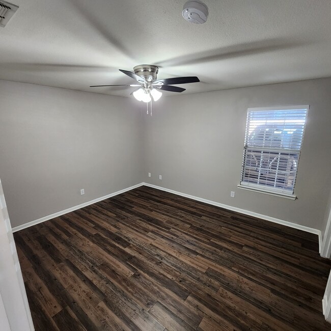 Building Photo - Deer Park Apartments - 1407