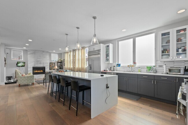 Building Photo - 5Bd/3.25Ba Seattle House