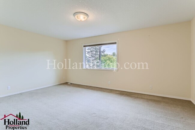 Building Photo - 1612 NE Parkside Dr