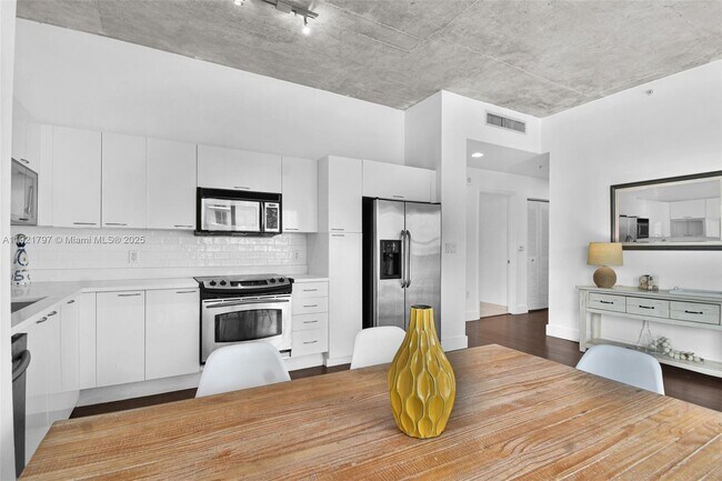 Building Photo - 234 NE 3rd St