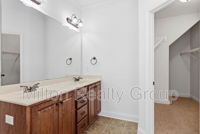 Building Photo - 80 Valor Cir