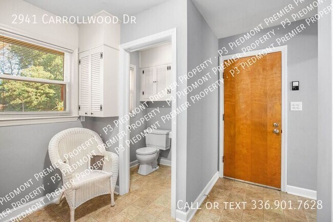 Building Photo - Spacious 3 Bedroom - Call Leasing Agent Li...