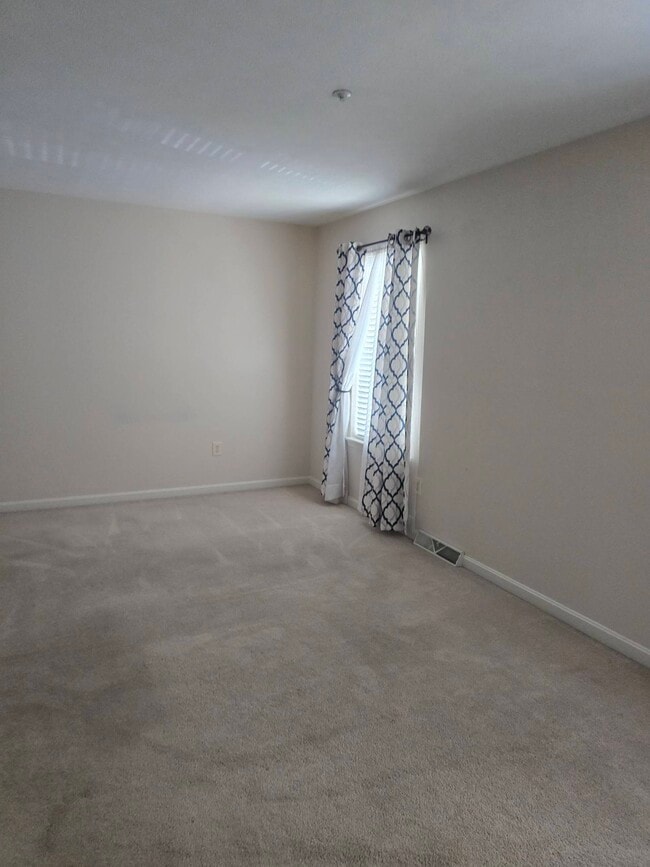 Building Photo - 5621 Queen Anne Ct