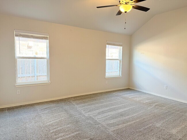 Building Photo - 18600 Luna Dr