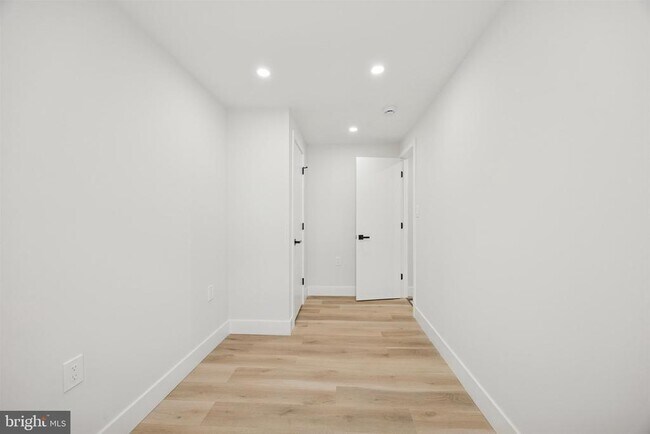 Building Photo - 4522 Baker St