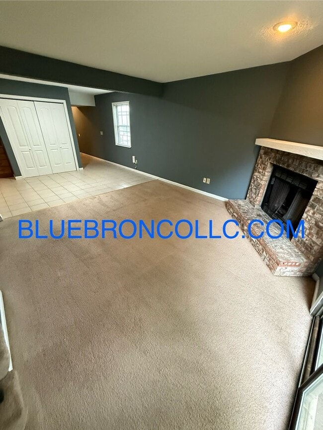 Building Photo - This one will go fast, marvelous 3 bedroom...