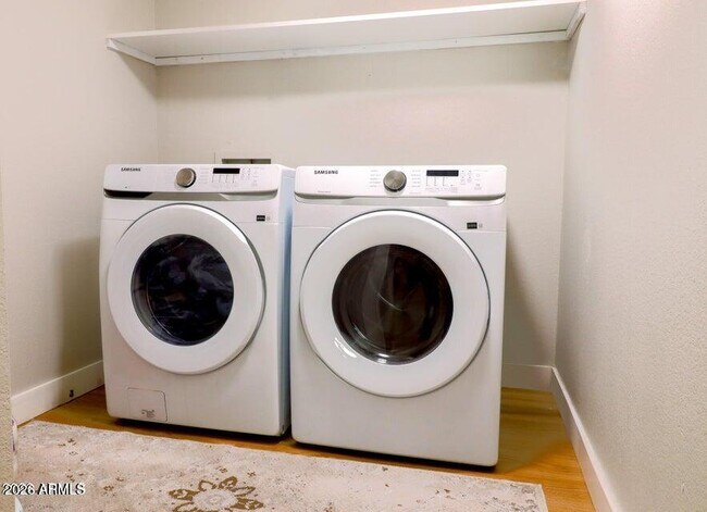 Building Photo - 113 S Ocean Dr