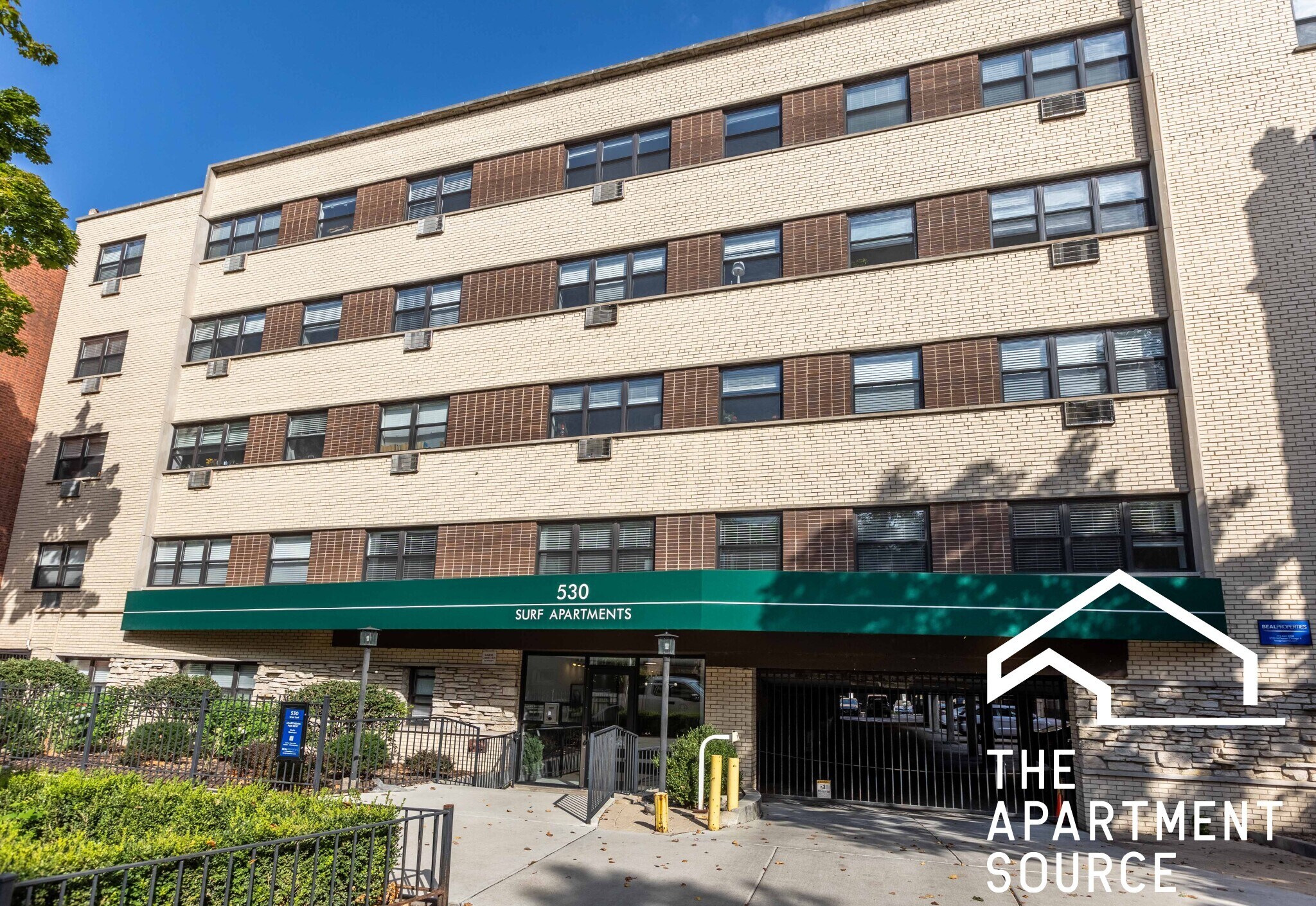 Building Photo - 529 W Surf St