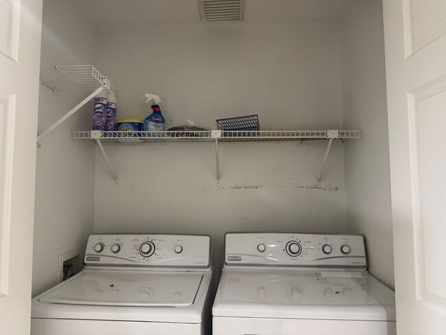 Building Photo - CLICK "REQUEST A TOUR" NOW!