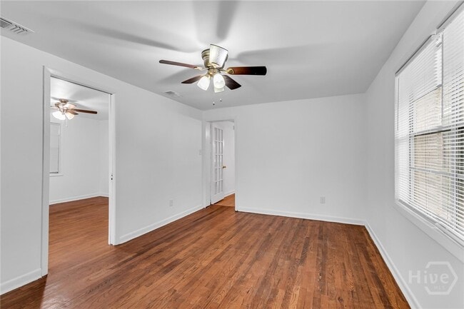 Building Photo - 819 W 51st St