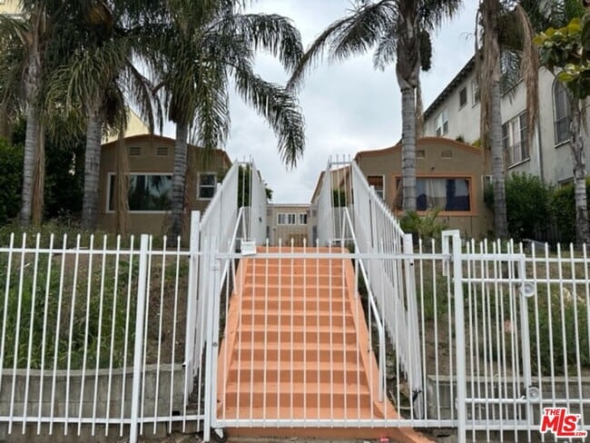 Building Photo - 836 S Catalina St