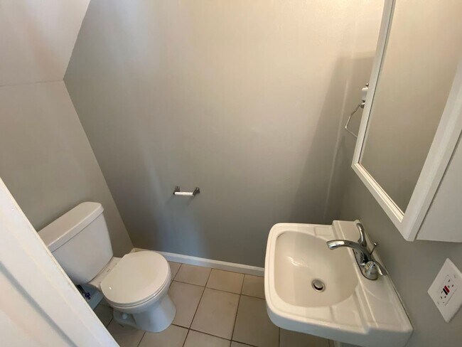 Building Photo - 3 Bedroom 1.5 Bath Townhome Near River Access Open House Wednesday April 29th 4:00-4:30 PM