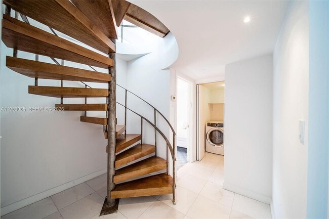 Building Photo - 5415 Collins Ave