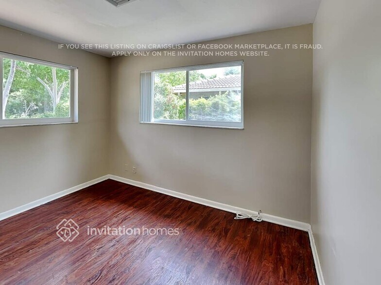 Building Photo - 2240 NE 62nd Ct