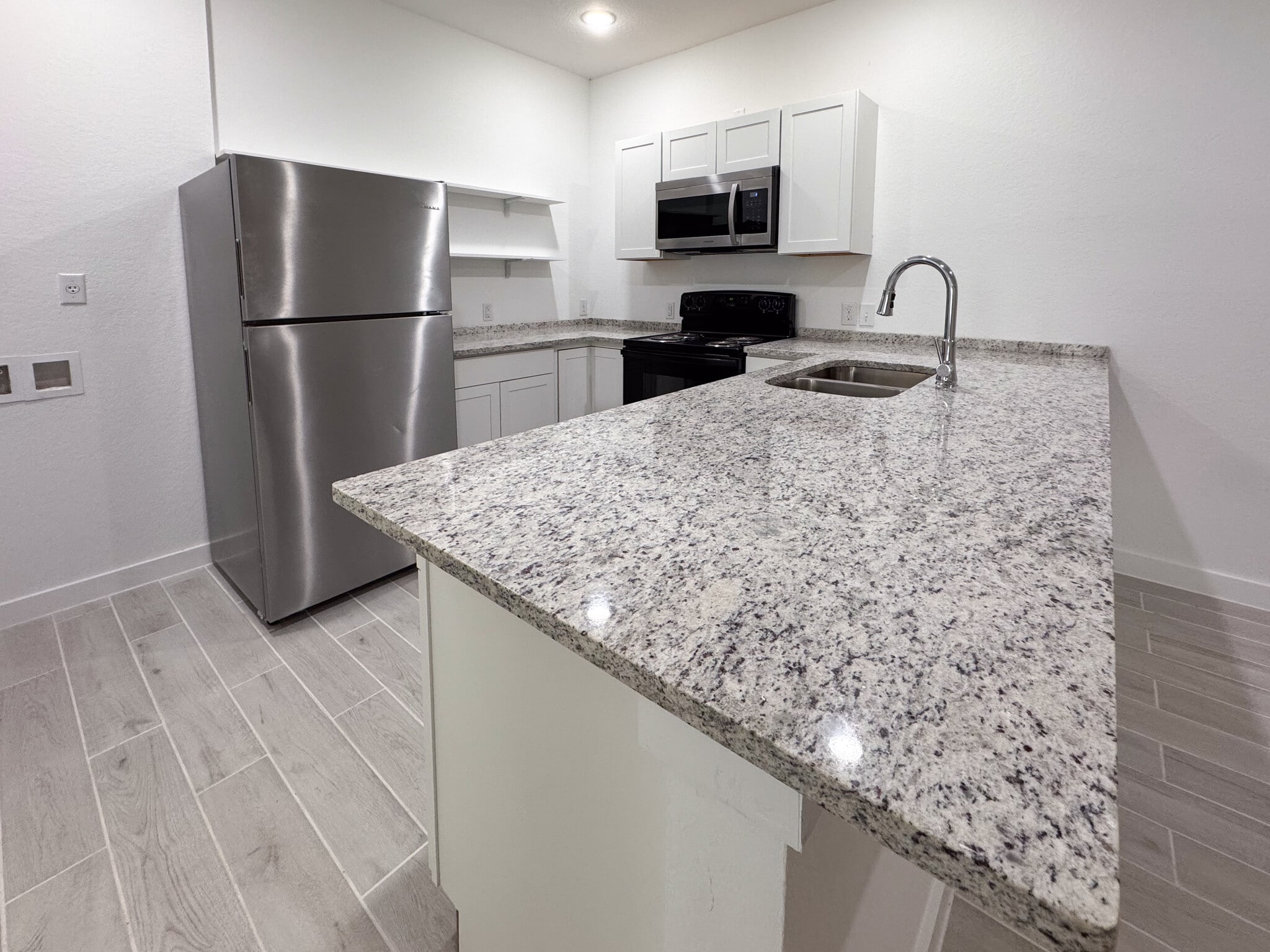 Building Photo - 1501 E Southcross Blvd