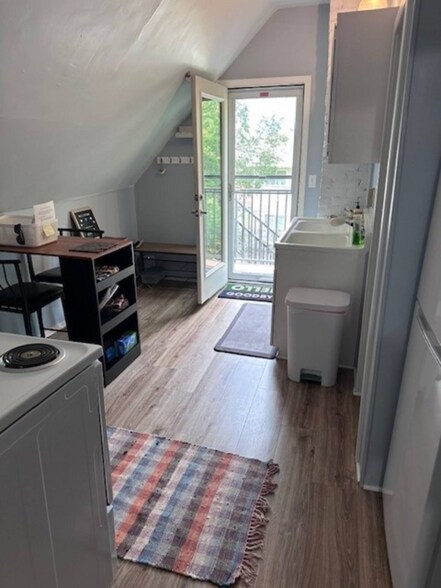 Building Photo - 107 Manitoba Ave W