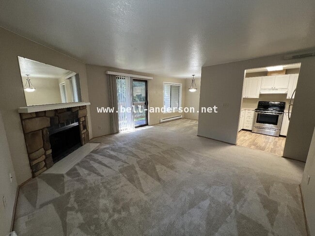 Building Photo - Renton Condo Unit Available!