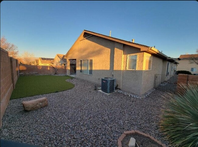 Building Photo - 2627 Sun Canyon Ln SW