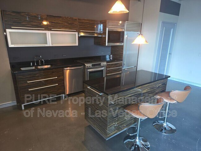 Building Photo - 200 Hoover Ave