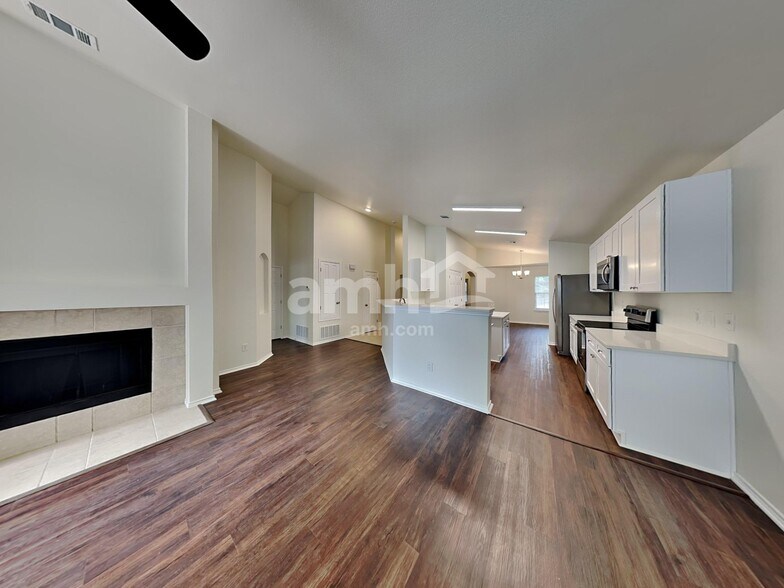 Building Photo - 8321 Brigalow St