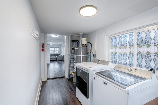 Building Photo - 117 Mosman Ave SW