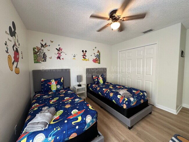 Building Photo - 1009 Lake Davenport Blvd