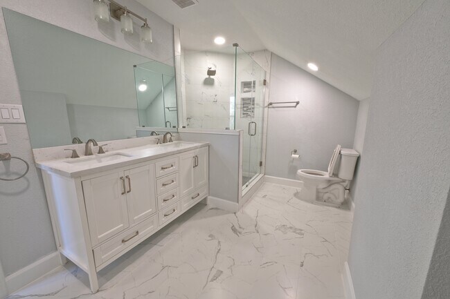 Building Photo - 3001 Claybrook Dr