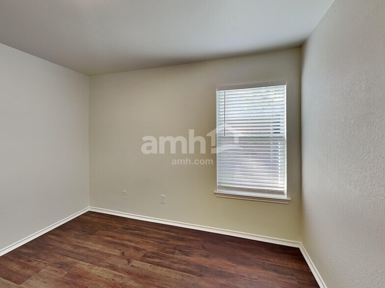 Building Photo - 8321 Brigalow St