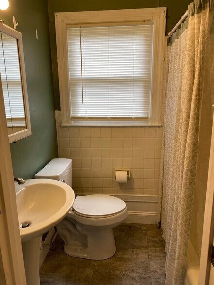 Building Photo - 577 S 7th St