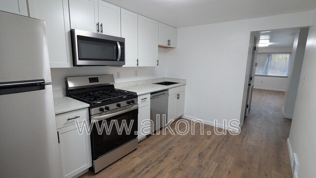 Building Photo - 81 W View Ave