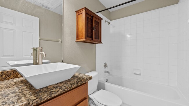 Building Photo - 9055 Gervais Cir