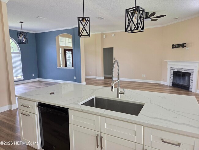 Building Photo - 2071 Thornhill Drive
