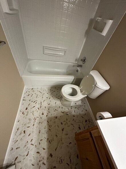 Building Photo - 8727 Candlewood Trl