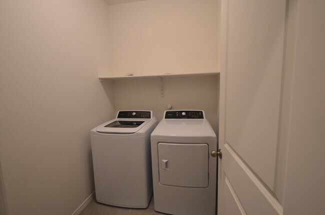 Building Photo - 1426 Valle Vista Rd NW