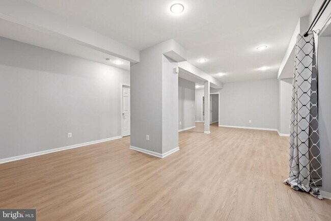 Building Photo - 43725 Red House Dr