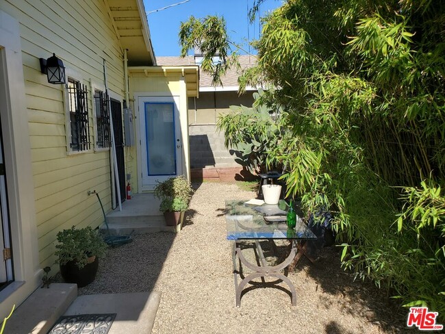 Building Photo - 2666 Cimarron St