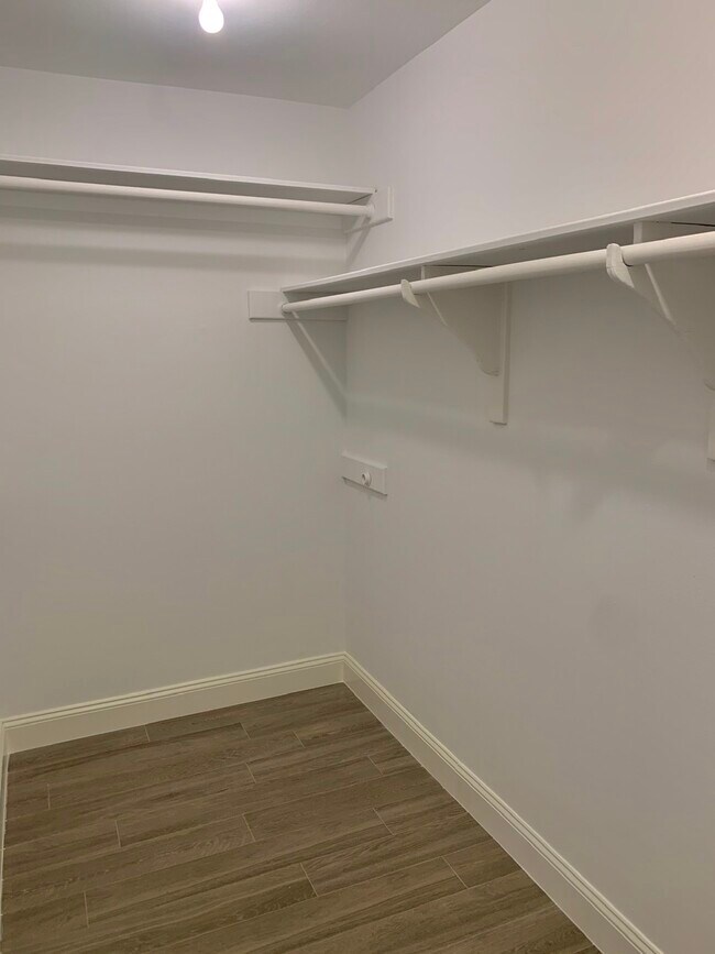 Master bedroom closet - 3214 Continental Dr