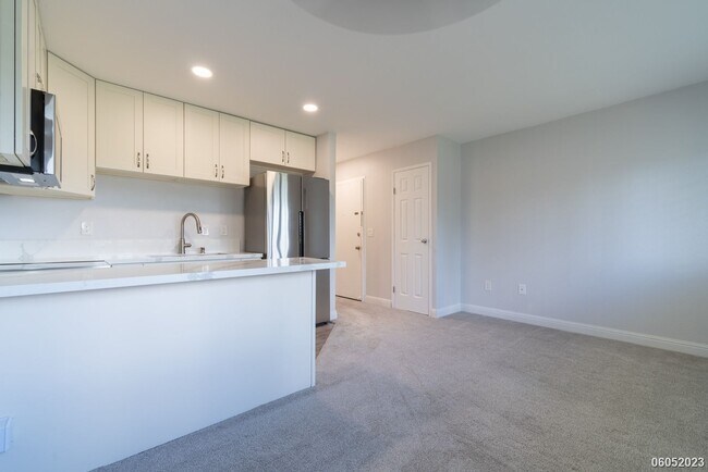 Building Photo - 1br/1ba/prkg Condo at Kumelewai Gardens