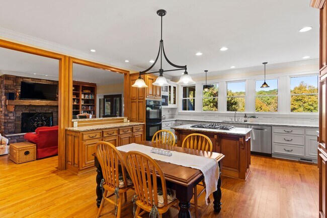 Building Photo - 1070 Riverwalk Point