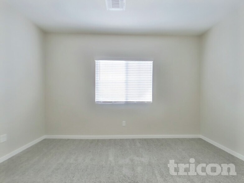 Building Photo - 4551 E Gary St