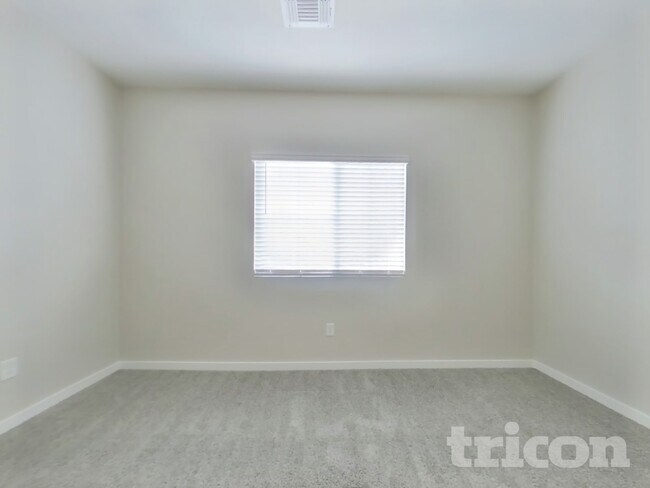 Building Photo - 4551 E Gary St