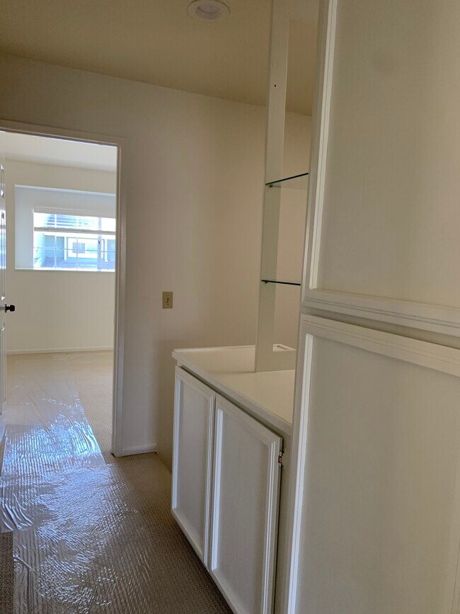 Building Photo - 652 Summer View Cir
