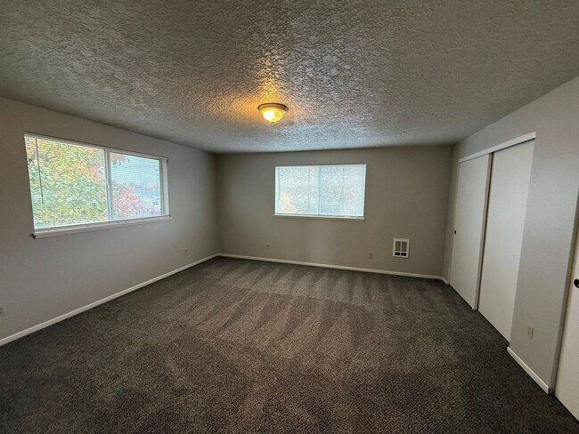 Building Photo - CL2622-2624