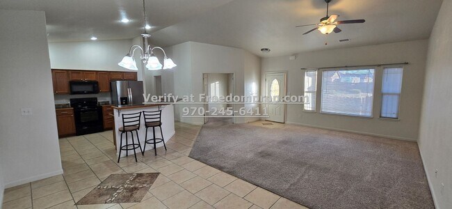 Building Photo - Newer 4 Bedroom 2 Bath Fruita