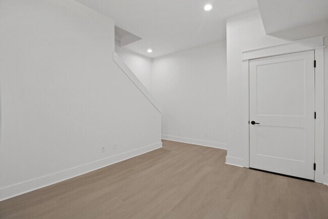 Building Photo - 41 W High St