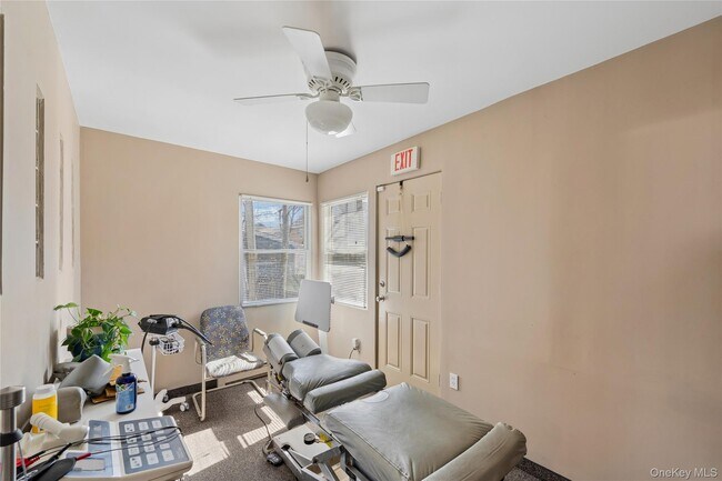 Building Photo - 714 E Park Ave